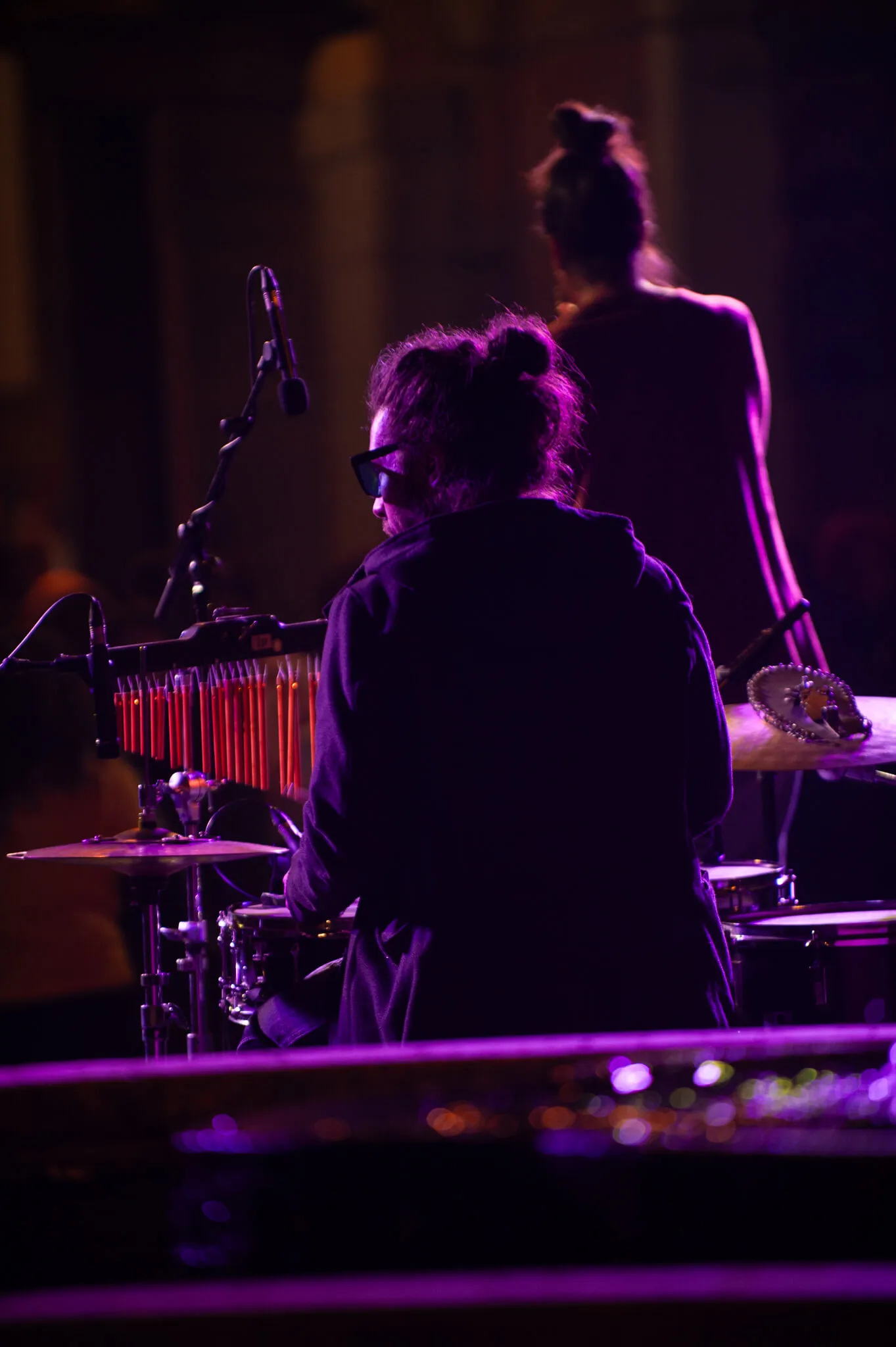 Fotografia eventi Lodi — RF-Creator cattura un musicista al vibrafono sotto luci viola durante un concerto